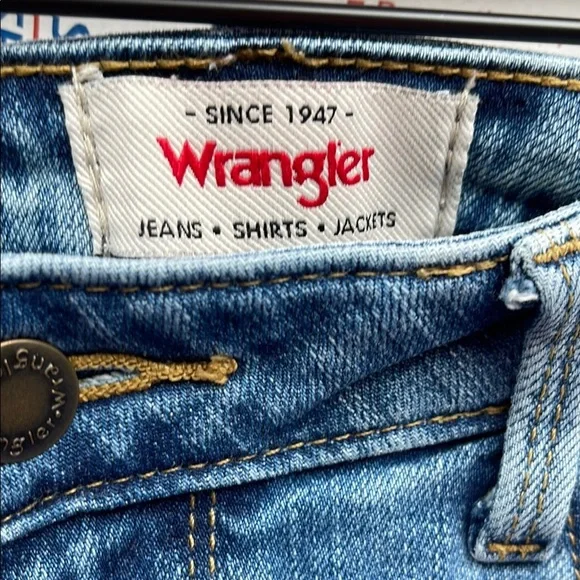 Wrangler Women's High-Rise Rodeo Straight Leg Crop Jean - Picture 9 of 16